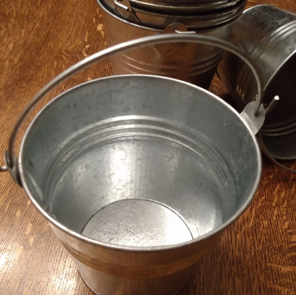 Small Galvanized Bucket with Handle (7)